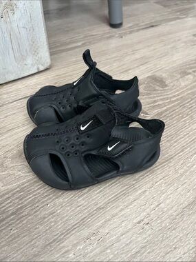 Infant Nike sandals/3C